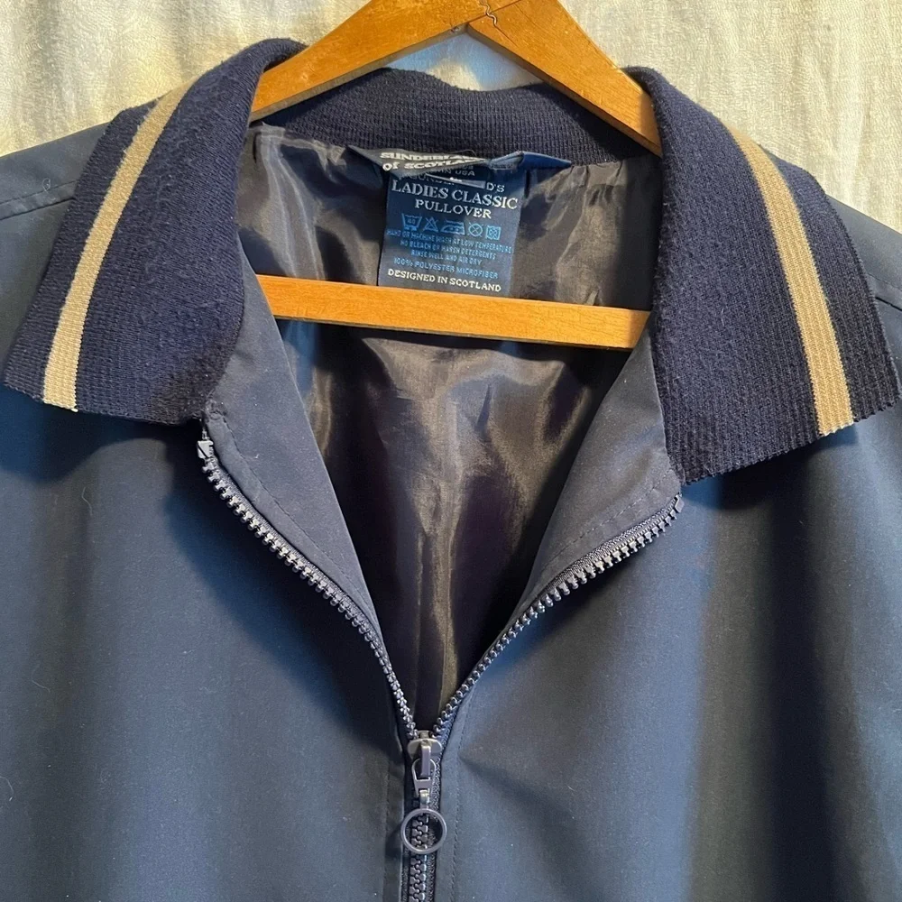 Vintage woman's Sunderland of Scotland Golf Vest. Navy/tan Size L. Great shape.